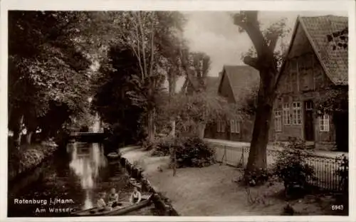 Ak Rotenburg an der Wümme, Partie am Wasser, Boot, Kinder, Fachwerkhäuser