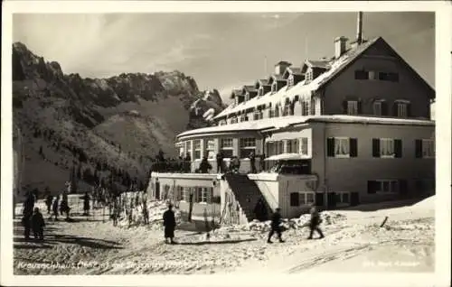 Ak Garmisch Partenkirchen in Oberbayern, Kreuzeckhaus, Adolf Zoeppritz Haus, Zugspitze, Winter