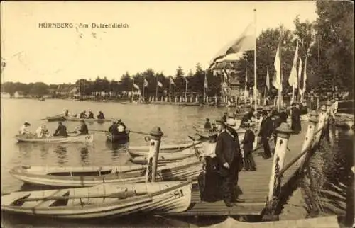 Ak Nürnberg in Mittelfranken, Dutzendteich, Teilansicht, Boote, Personen