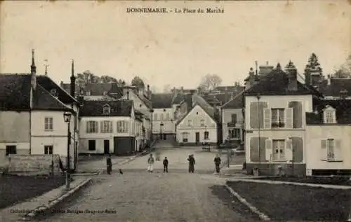 Ak Donnemarie en Montois Seine et Marne, La Place du Marche