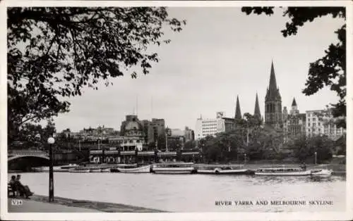 Ak Melbourne Australien, Skyline der Stadt, Fluss Yarra, Boote