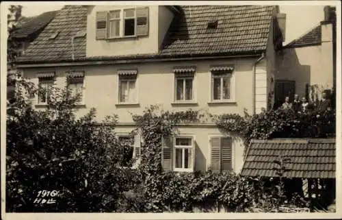 Foto Ak Bad Mergentheim in Tauberfranken, Wohnhaus, Anwohner auf dem Balkon, Marta Mayer