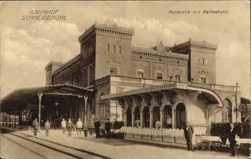 Ak Piła Schneidemühl Pommern, Bahnhof, Nordseite mit Kaffeehalle, Gleisseite