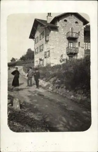 Foto Ak Sion Sitten Kanton Wallis, Straßenpartie, Wohnhaus