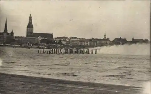 Foto Ak Riga Lettland, Brandung, Kirche