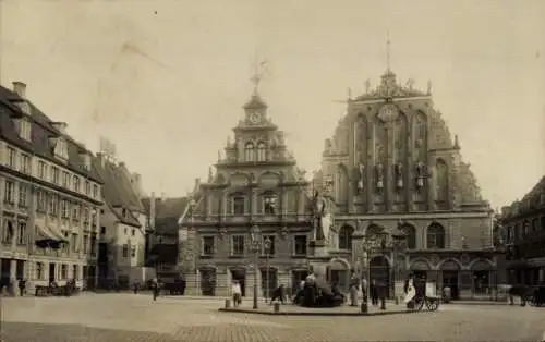 Foto Ak Riga Lettland, Platz, Amtsgebäude