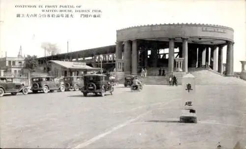 Ak Dalian Dairen China, Confusion in front portal of waiting house, Pier