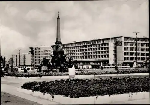 Ak Leipzig in Sachsen, Karl-Marx-Platz, Hauptpostamt, Säule