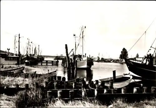 Ak Ostseebad Karlshagen auf Usedom, Fischerhafen