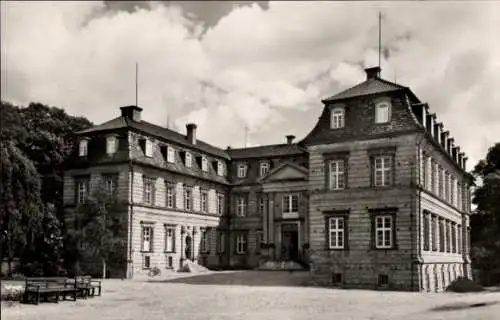 Ak Neustadt Glewe in Mecklenburg, Neues Schloss, Geschwister Scholl Platz