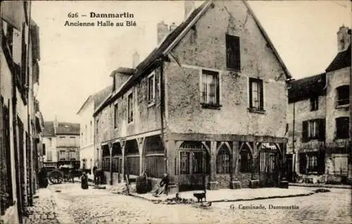 Ak Dammartin Seine et Marne, Ancienne Halle au Blé, vue générale, charette à cheval