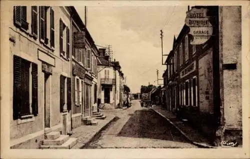 Ak Grez sur Loing Seine-et-Marne, Rue principale, Monument aux Morts