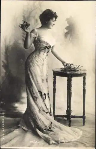 Ak Schauspielerin Mealy, Portrait