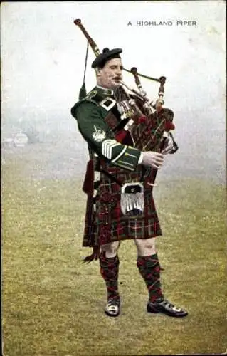 Ak A Highland Piper, Schotte in Tracht mit Dudelsack