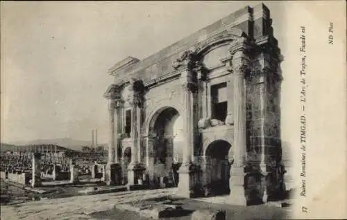 Ak Timgad Algerier, römische Ruinen, Trajansbogen