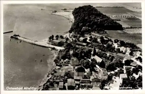 Ak Altefähr auf Rügen, Fliegeraufnahme, Kirche, Hotel Putbus