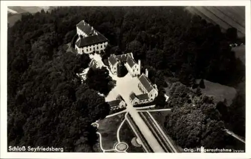 Ak Seyfriedsberg Ziemetshausen in Schwaben, Schloss Seyfriedsberg, Fliegeraufnahme