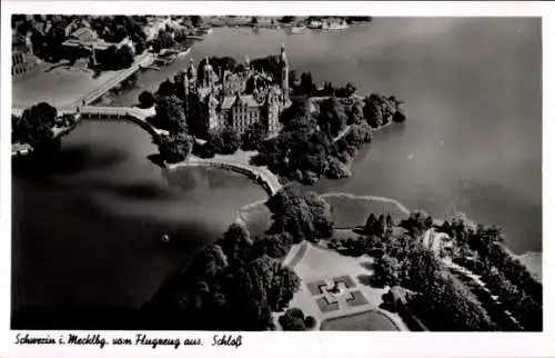 Ak Schwerin in Mecklenburg, Schloss, Fliegeraufnahme