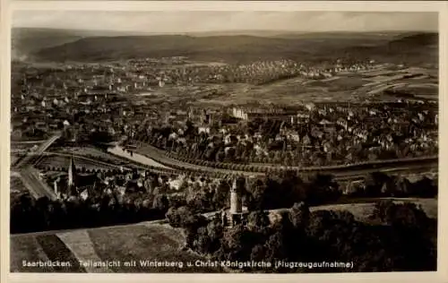 Ak Saarbrücken im Saarland, Teilansicht, Winterberg, Christ Königskirche, Fliegeraufnahme
