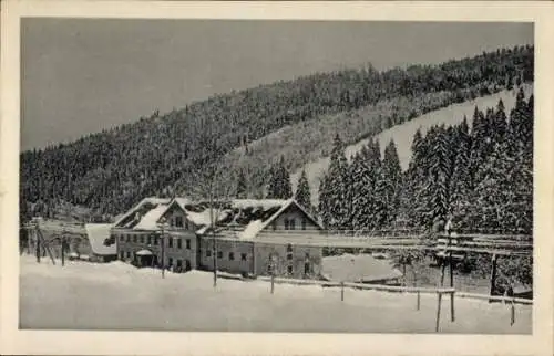 Ak Oberpöbel Dippoldiswalde im Osterzgebirge, Blick auf Gasthof Brauerei im Winter