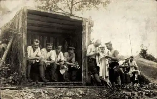 Foto Ak Deutsche Soldaten, Soldatenleben, Latrine, I. WK