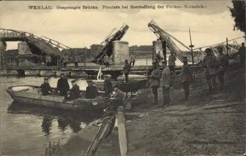 Ak Snamensk Wehlau Ostpreußen, Gesprengte Brücke, Pioniere, Herstellung der Ponton-Notbrücke