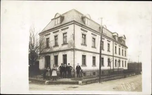 Foto Ak Pirna an der Elbe, Wohnhaus, Hausbewohner