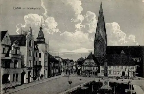 Ak Eutin in Ostholstein, Marktplatz, Kirche, Denkmal