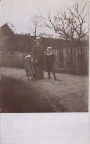 Foto Ak Zwickau in Sachsen, Frau, Kinder