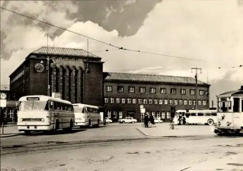 Ak Zwickau in Sachsen, Busse am Hauptbahnhof