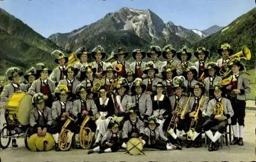 Ak Mayrhofen im Zillertal Tirol, Musikkapelle in Tracht