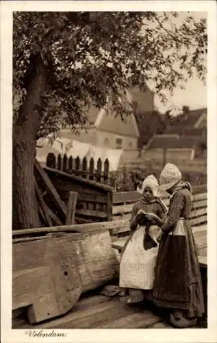 Ak Edam Volendam Nordholland, Mädchen in niederländischen Trachten