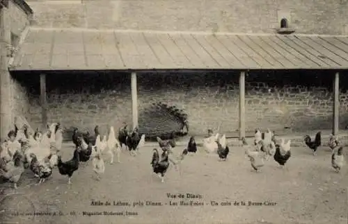 Ak Lehon Côtes-d'Armor, Les Bas-Foins, eine Ecke des Basse Cour