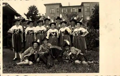 Ak Chemnitz in Sachsen, Gruppenfoto, Tracht, Akkordeon