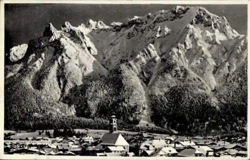 Ak Mittenwald in Oberbayern, Ortsansicht, Karwendel, Winter