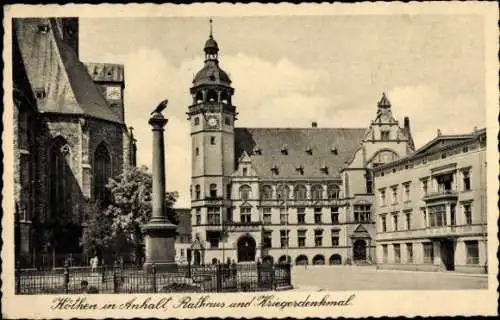 Ak Köthen in Anhalt, Rathaus, Kriegerdenkmal