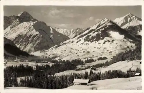 Ak Hirschegg Mittelberg im Kleinwalsertal Vorarlberg, Gesamtansicht, Riezlern