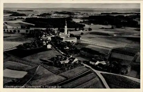 Ak Oberbergkirchen Oberbayern, Fliegeraufnahme von Ort und Umgebung, Kirche, Felder