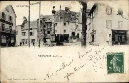 Ak Pierrefort Cantal, La Place