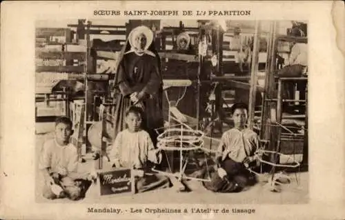 Ak Mandalay Myanmar Burma, Les orphelines a l'Atelier de tissage, soeurs St. Joseph de l'apparition