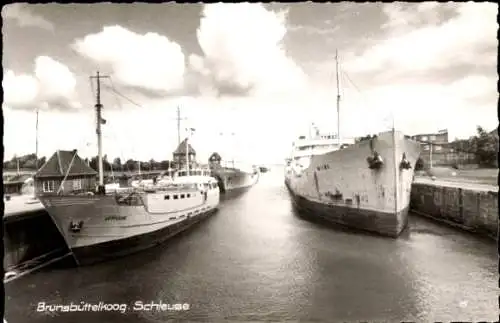 Ak Brunsbüttelkoog Brunsbüttel im Kreis Dithmarschen, Schiffe in der Schleuse, Germane