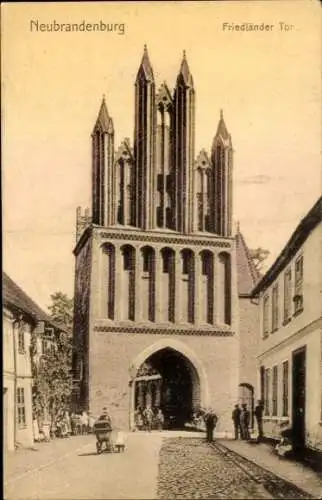 Ak Neubrandenburg in Mecklenburg, Friedländer Tor