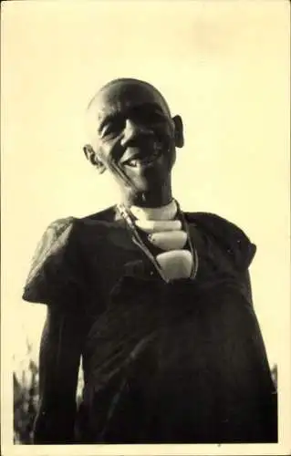 Foto Ak Afrikaner in Tracht, Halskette