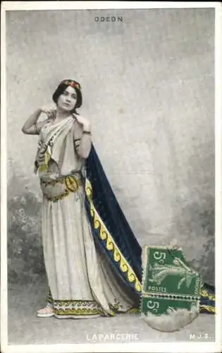 Ak Schauspielerin Cora Laparcerie, Porträt in Theaterkostüm