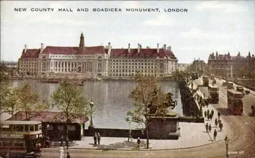 Ak London City England, New County Hall und Boadicea-Denkmal