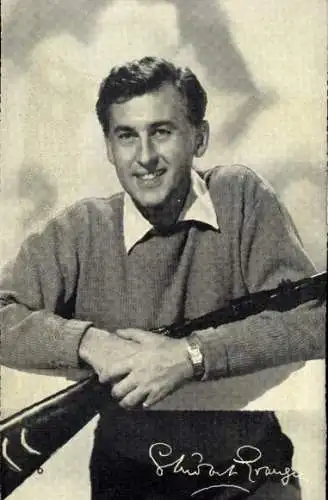 Ak Schauspieler Stewart Granger, Portrait, Gewehr