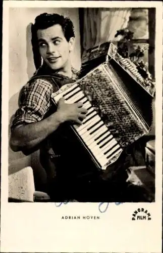 Ak Schauspieler Adrian Hoven, Portrait mit Akkordeon, Autogramm