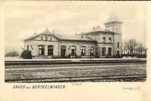 Ak Berthelming Berthelmingen Bartolfingen Lothringen Moselle, Bahnhof, Gleisseite