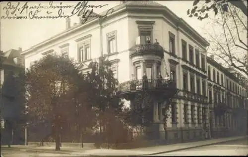 Foto Ak Freiburg im Breisgau Baden Württemberg, Straßenpartie, Wohnhaus