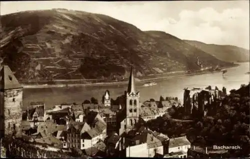 Ak Bacharach am Rhein, Ortsansicht mit Turm, Kirche und Rhein